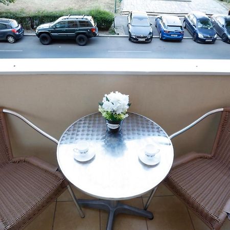 Gorgeous 2 Bedroom Duplex In City Center Bucarest Esterno foto