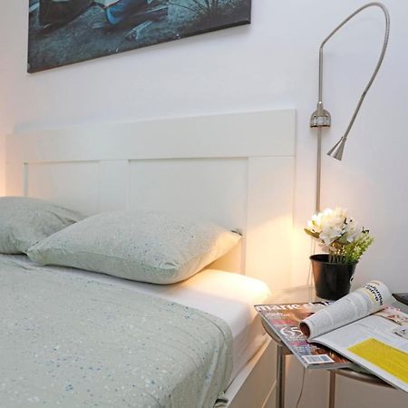 Gorgeous 2 Bedroom Duplex In City Center Bucarest Esterno foto