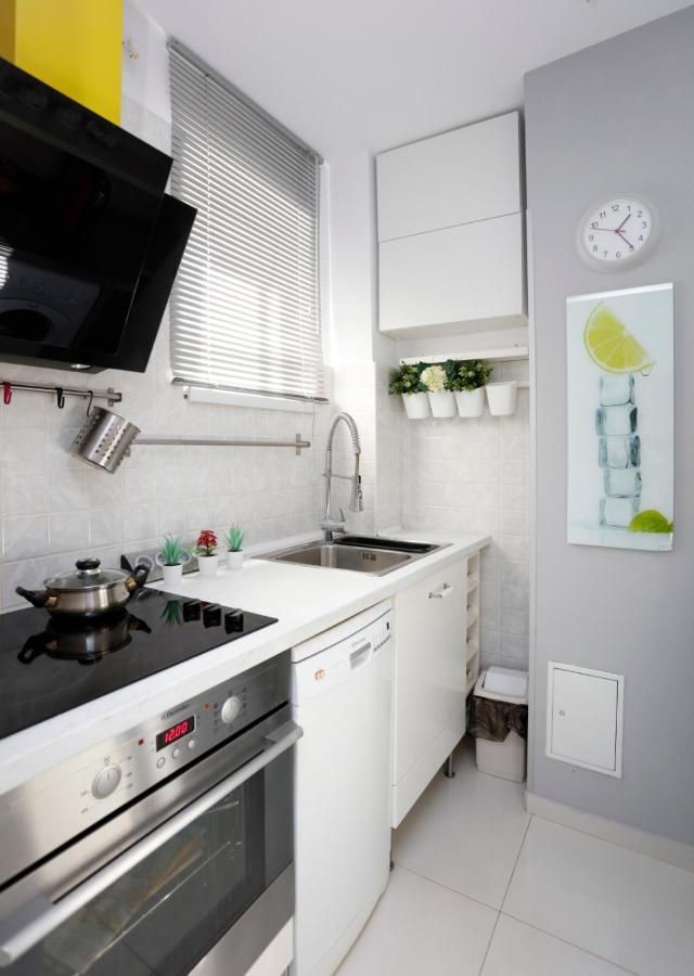 Gorgeous 2 Bedroom Duplex In City Center Bucarest Esterno foto