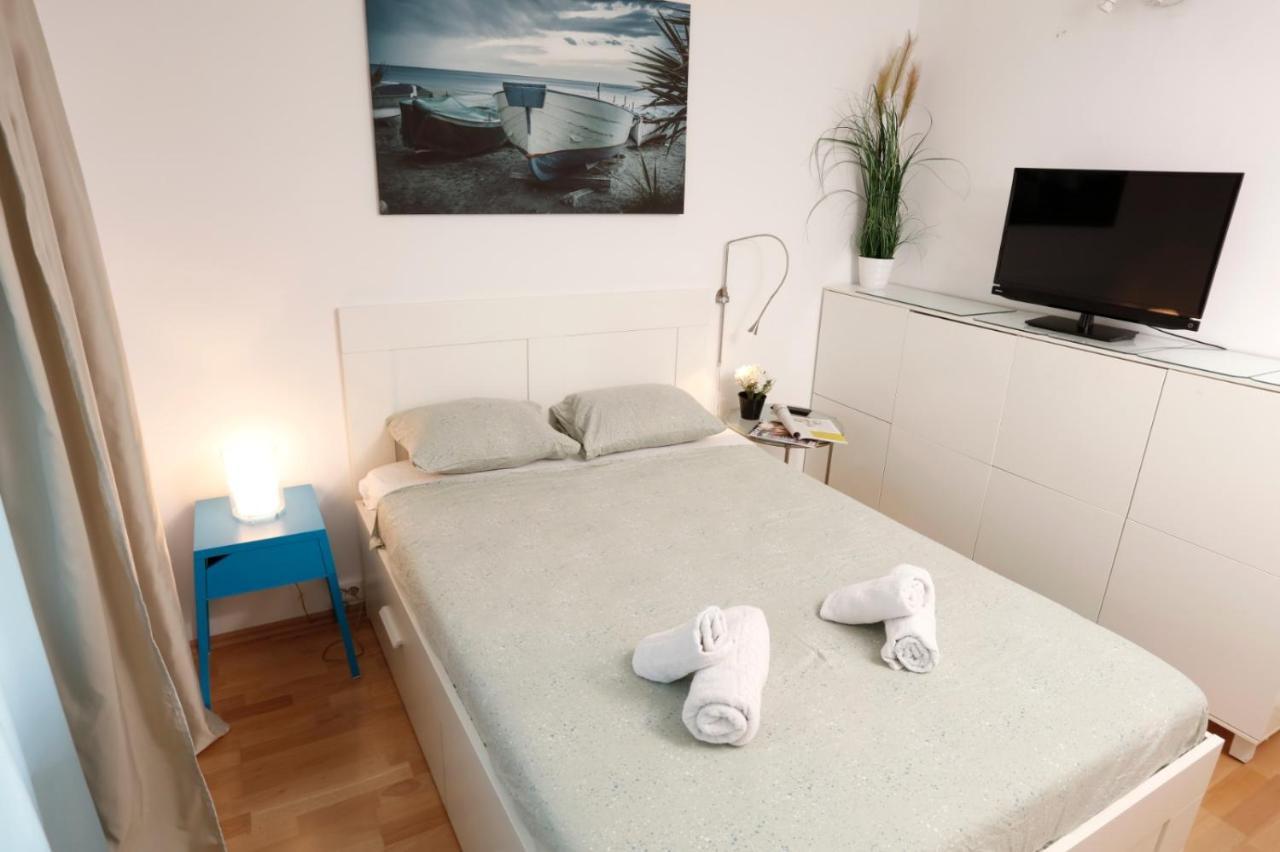 Gorgeous 2 Bedroom Duplex In City Center Bucarest Esterno foto