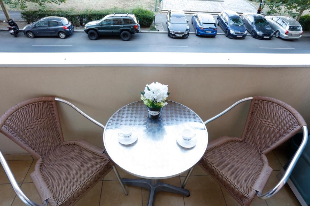 Gorgeous 2 Bedroom Duplex In City Center Bucarest Esterno foto