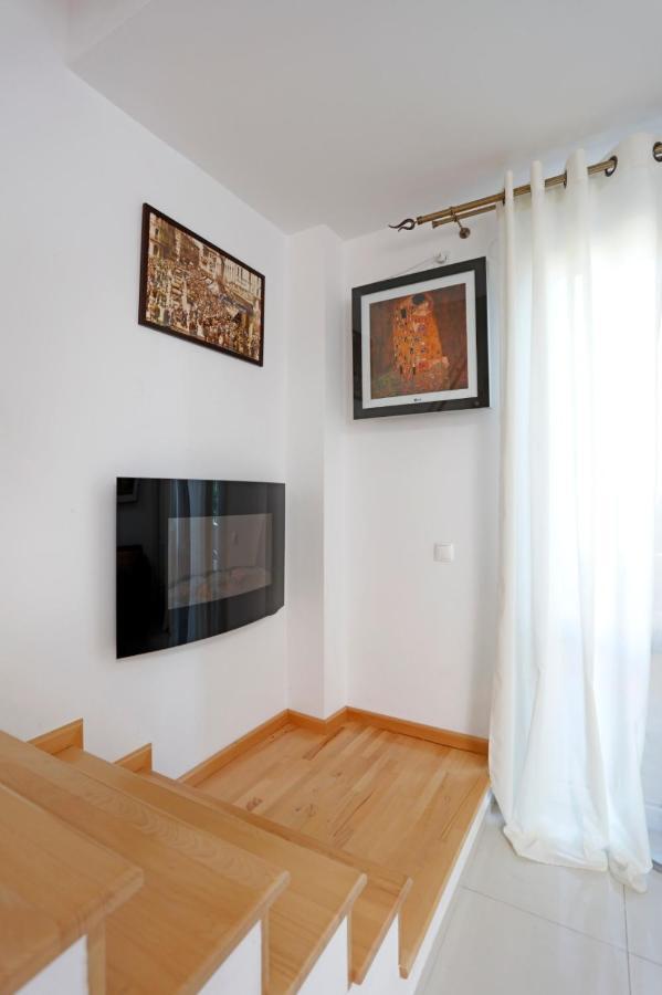 Gorgeous 2 Bedroom Duplex In City Center Bucarest Esterno foto
