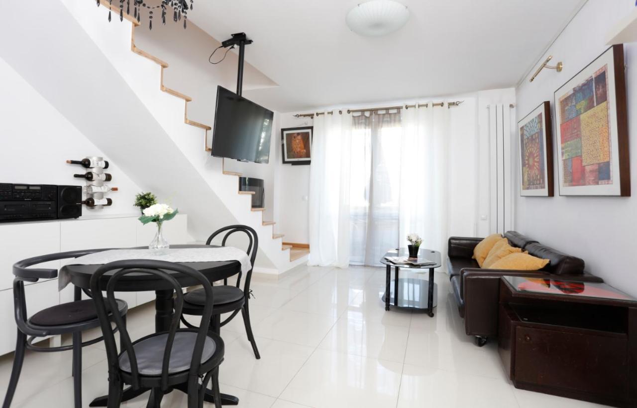 Gorgeous 2 Bedroom Duplex In City Center Bucarest Esterno foto