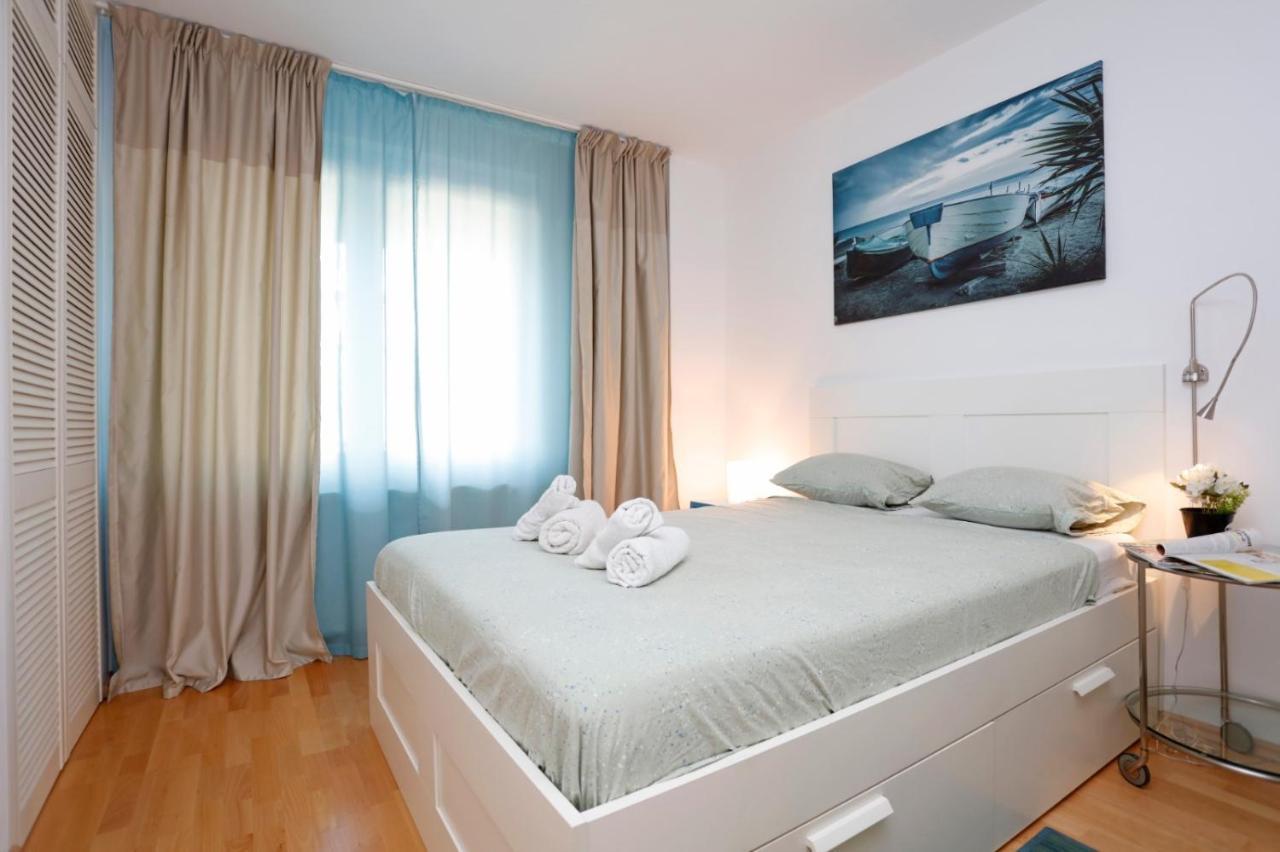 Gorgeous 2 Bedroom Duplex In City Center Bucarest Esterno foto